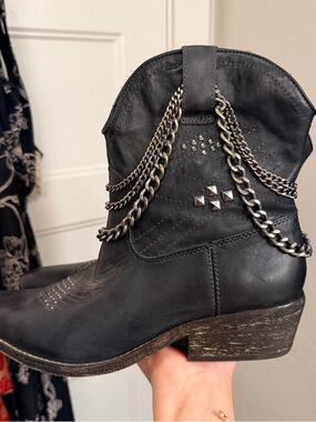 Zigi Black Studded Leather Western Ankle Boot with Chain Accents WOMENS 9